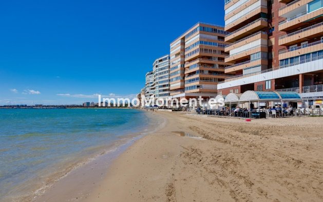 Resale - Apartment - Torrevieja - Torrevieja Centro