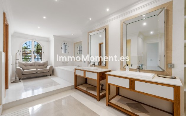 Resale - Villa - Estepona - Estepona Centro