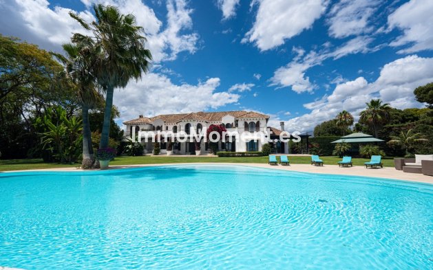 Resale - Villa - Estepona - Estepona Centro