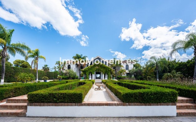 Resale - Villa - Estepona - Estepona Centro