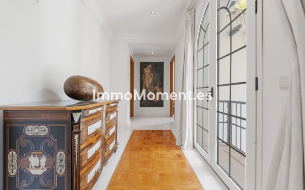 Resale - Villa - Estepona - Estepona Centro