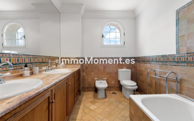 Resale - Villa - Estepona - Estepona Centro