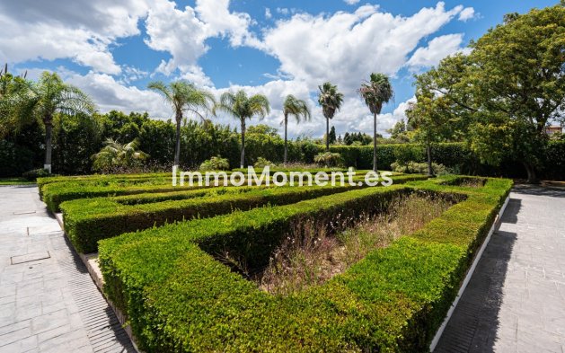 Resale - Villa - Estepona - Estepona Centro