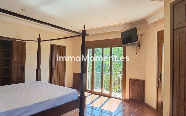 Resale - Villa - Estepona - Estepona Centro