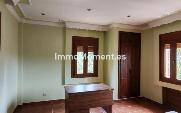 Resale - Villa - Estepona - Estepona Centro