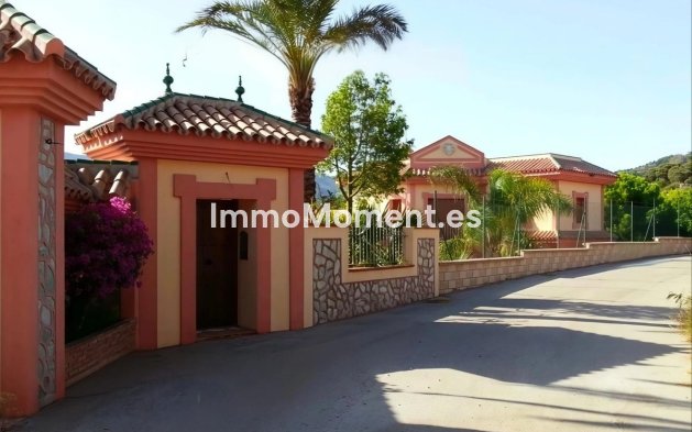 Resale - Villa - Estepona - Estepona Centro