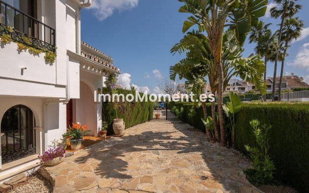 Resale - Villa - Inland  - Alhaurín el Grande Centro