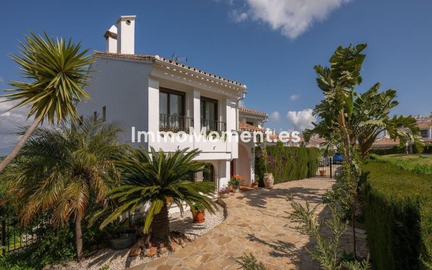 Resale - Villa - Inland  - Alhaurín el Grande Centro