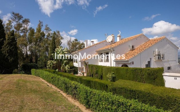 Resale - Villa - Inland  - Alhaurín el Grande Centro