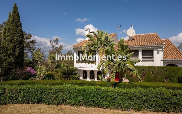 Resale - Villa - Inland  - Alhaurín el Grande Centro