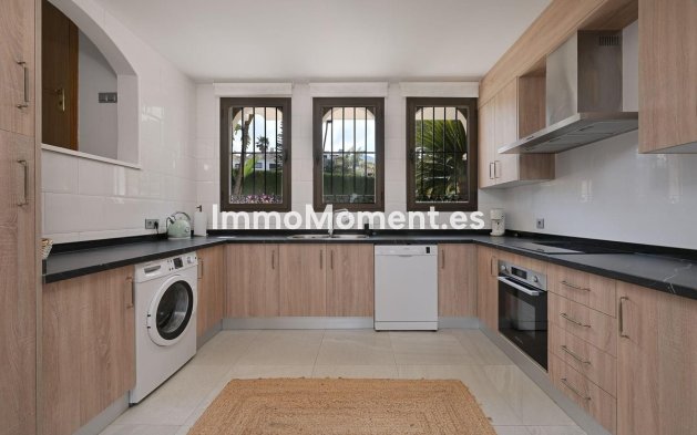 Resale - Villa - Inland  - Alhaurín el Grande Centro