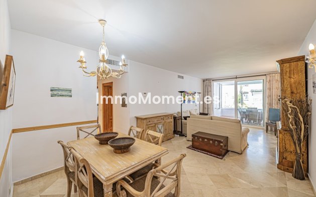 Resale - Apartment - Estepona - Costalita