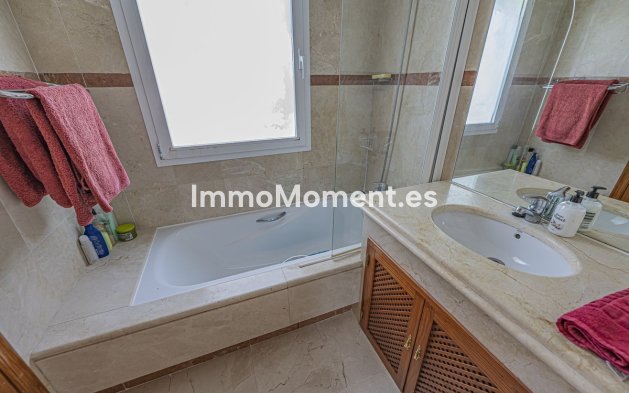 Resale - Apartment - Estepona - Costalita