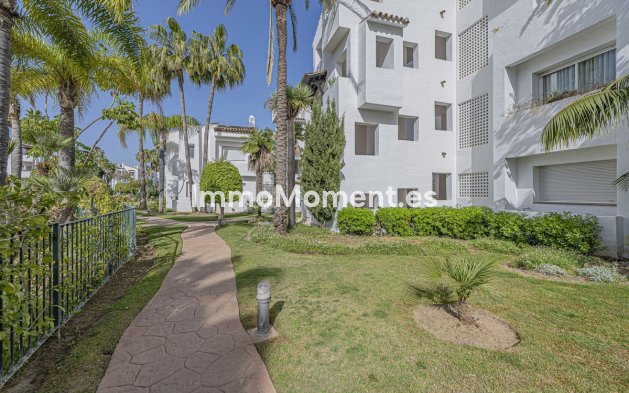 Resale - Apartment - Estepona - Costalita