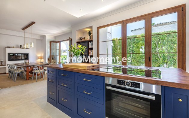 Wiederverkauf - Villa - Estepona  - Selwo