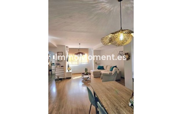 Bestaande woning - Geschakelde woning - Binnenland  - Alhaurín de la Torre