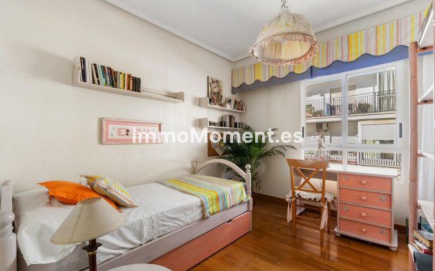 Resale - Apartment - Torrevieja - Torrevieja Centro