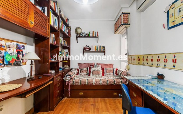 Resale - Apartment - Torrevieja - Torrevieja Centro