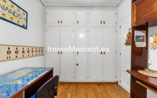 Resale - Apartment - Torrevieja - Torrevieja Centro