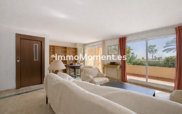 Bestaande woning - Geschakelde woning - Estepona  - Estepona Centro