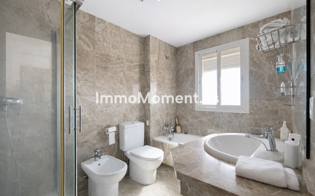 Bestaande woning - Geschakelde woning - Estepona  - Estepona Centro