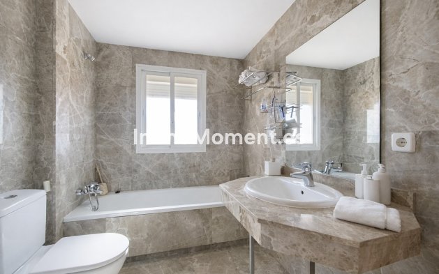 Bestaande woning - Geschakelde woning - Estepona  - Estepona Centro