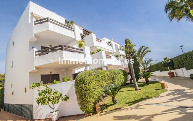Resale - Apartment - Estepona - Costalita