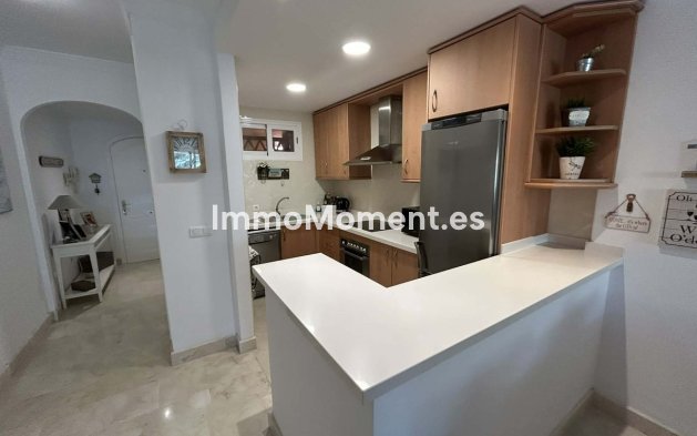 Resale - Apartment - Marbella - Elviria