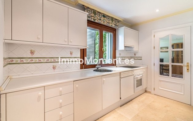 Resale - Detached villa - Estepona - New Golden Mile
