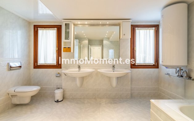 Resale - Detached villa - Estepona - New Golden Mile
