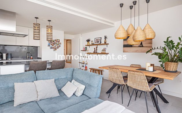 Resale - Apartment - Estepona - Selwo