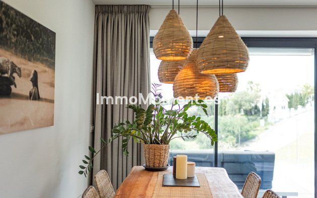 Resale - Apartment - Estepona - Selwo