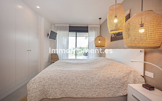 Resale - Apartment - Estepona - Selwo