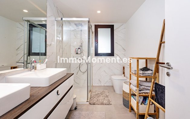 Resale - Apartment - Estepona - Selwo