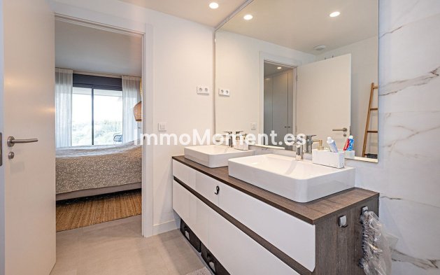 Resale - Apartment - Estepona - Selwo