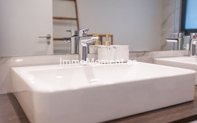 Resale - Apartment - Estepona - Selwo