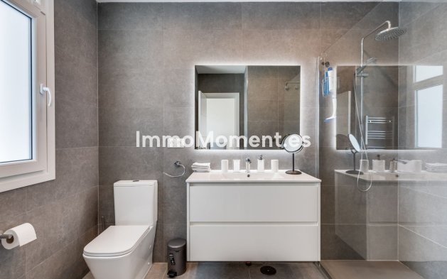Reventa - Villa independiente - Estepona  - Estepona Centro