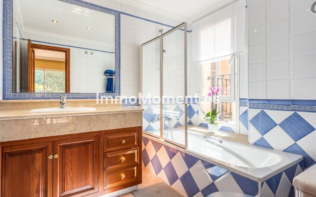 Revente - Villa - Marbella - Nueva Andalucía