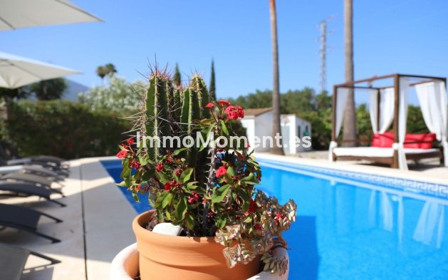 Wiederverkauf - Villa -   Inländisch - Alhaurín el Grande Centro