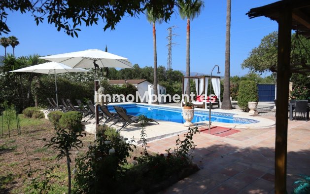 Wiederverkauf - Villa -   Inländisch - Alhaurín el Grande Centro