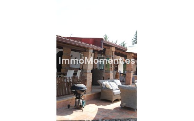 Wiederverkauf - Villa -   Inländisch - Alhaurín el Grande Centro