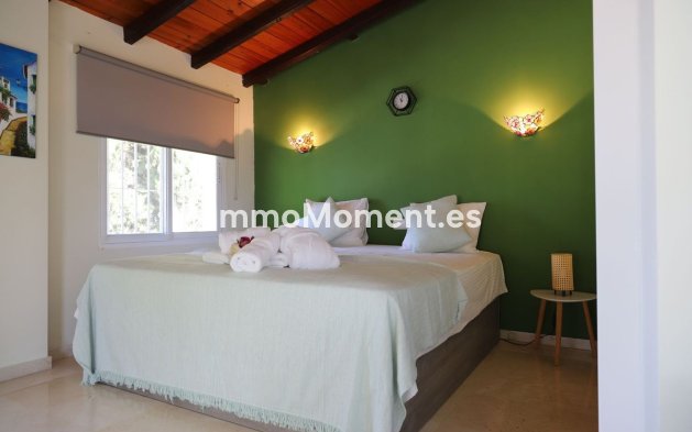 Wiederverkauf - Villa -   Inländisch - Alhaurín el Grande Centro