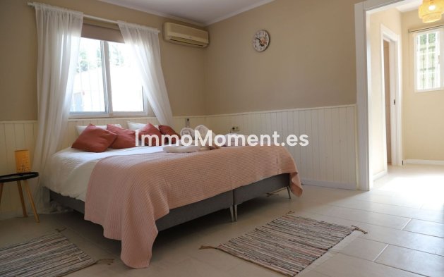 Wiederverkauf - Villa -   Inländisch - Alhaurín el Grande Centro