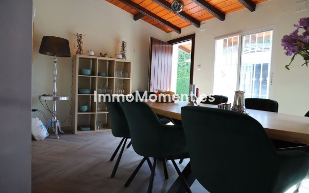 Wiederverkauf - Villa -   Inländisch - Alhaurín el Grande Centro