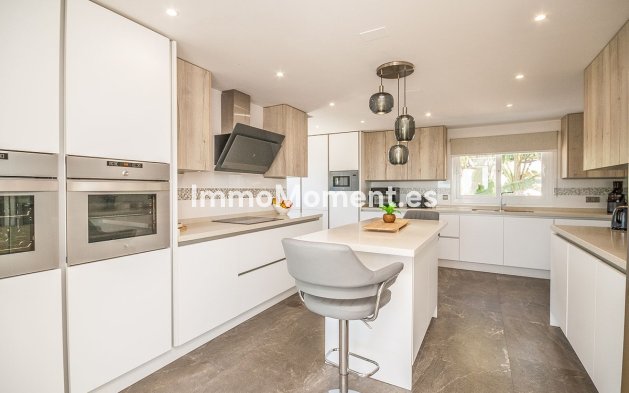 Reventa - Villa independiente - Estepona  - Estepona Centro