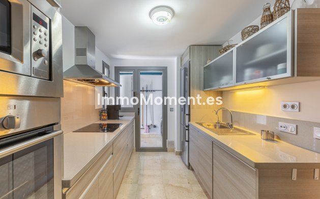 Resale - Apartment - Benahavís - Benahavís Centro