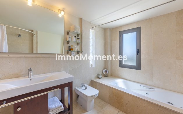 Resale - Apartment - Benahavís - Benahavís Centro