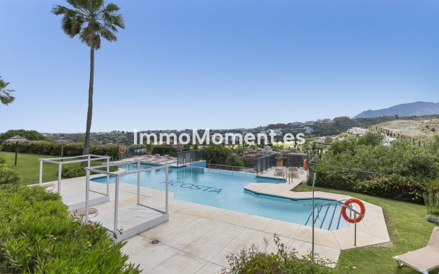 Resale - Apartment - Benahavís - Benahavís Centro
