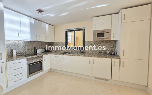 Resale - Apartment - Benahavís - Benahavís Centro