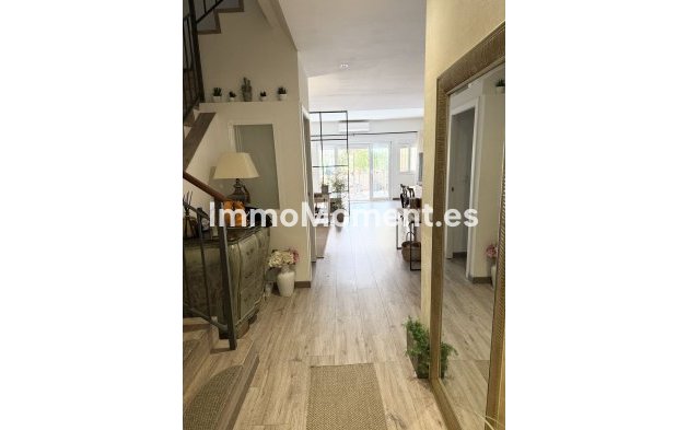 Resale - Detached villa - Estepona - Selwo